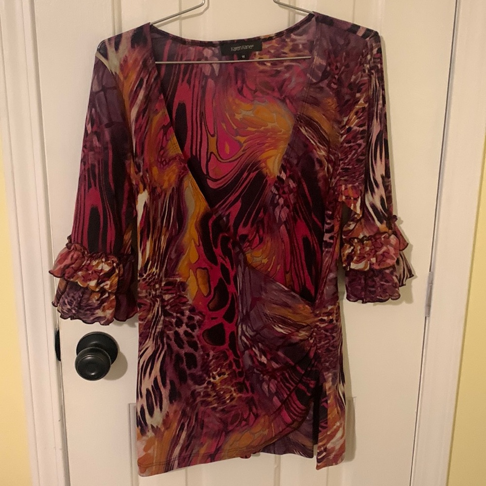 Karen Kane 1x wrap style with rich colors this is a GORGEOUS top!!